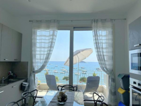 Beautiful apartment on the sea in Giardini Naxos Castelmola
